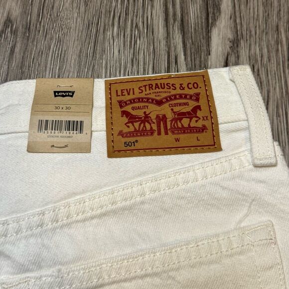 - Levi’s 501 women’s white distressed jeans - NWT - 30x30 - Picture 6 of 8
